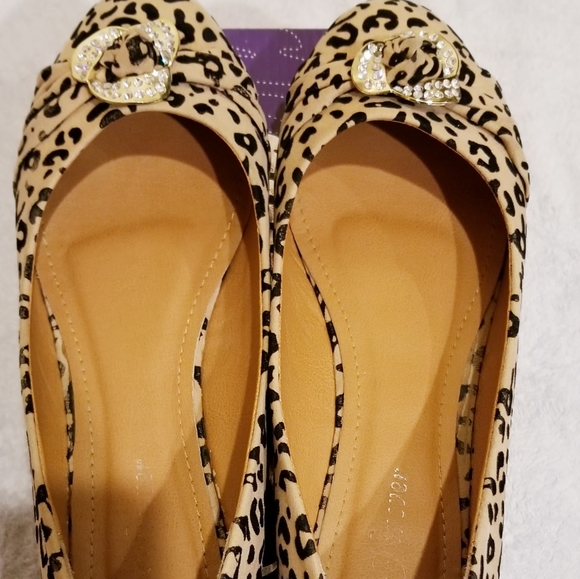 Cheetah Print Flats - Picture 2 of 3
